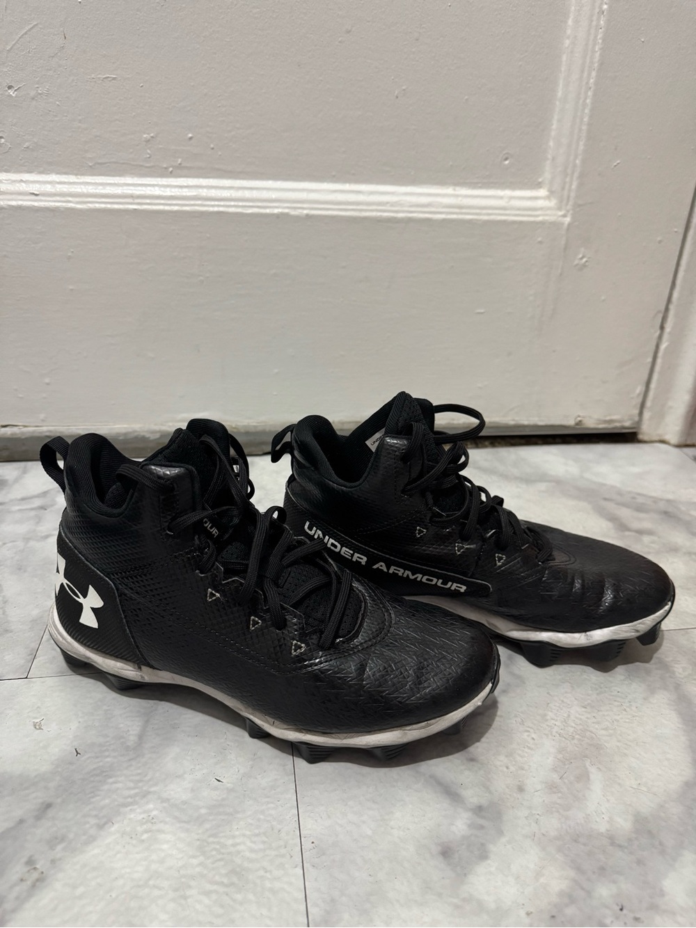 Under Armour Mens Black High-Top Football Cleats